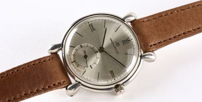 MOVADO vers 1955. Rare et élégante montre bracelet en acier, boitier extra plat en...