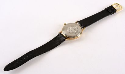 MOVADO  "Kingmatic S" vers 1965. Montre bracelet en métal plaqué , boitier rond à...
