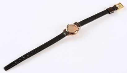 MOVADO de dame vers 1960 Élégante petite montre bracelet de dame en métal plaqué...