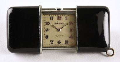 MOVADO "Ermeto Chronomètre"" MOVADO vers 1935.

Élégante pendulette de voyage ou...