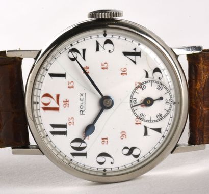 null Montre militaire dites d'Officer vers 1920, boitier rond trois corps en acier,...