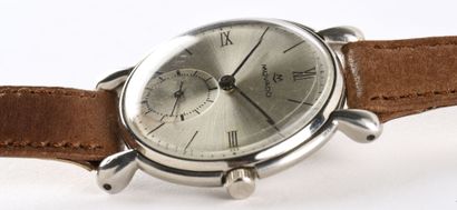 MOVADO vers 1955. Rare et élégante montre bracelet en acier, boitier extra plat en...