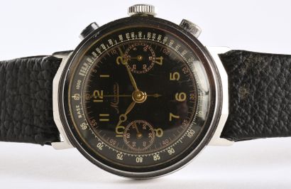 MINERVA Vers 1940 Chronographe de type militaire, boitier rond en acier, support...