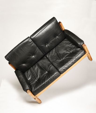 Pierre CHAPO (1927-1986) S22. 

Sofa in solid elm and leather. 

Date of creation...