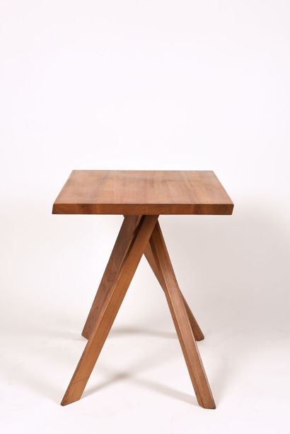 Pierre CHAPO (1927-1986) T27A

High table in solid elm. 

The rectangular top rests...