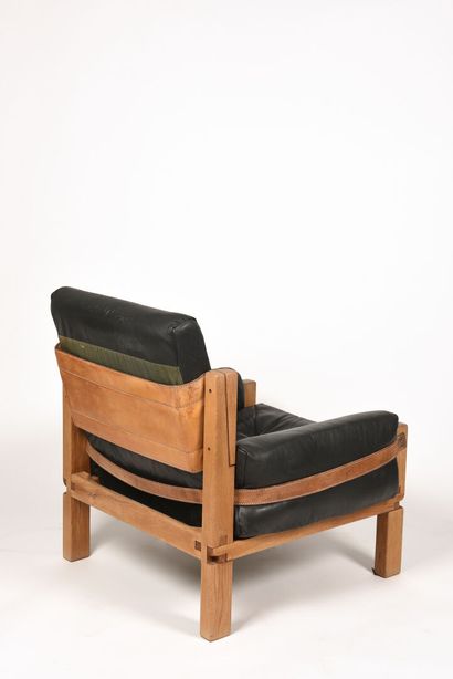 Pierre CHAPO (1927-1986) S15. 

Paire de fauteuils en orme massif et cuir. 

Date...