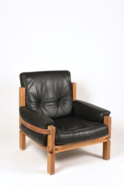 Pierre CHAPO (1927-1986) S15. 

Paire de fauteuils en orme massif et cuir. 

Date...