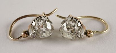 null Pair of earrings said sleepers in yellow gold and white gold 18K (750 thousandths)...