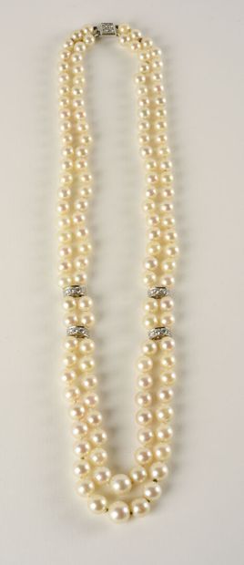 Necklace made up of two rows of white cultured...