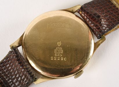 HERODIA Watch bracelet in 18k yellow gold (750 Millièmes). 

Round dial, baton hour...