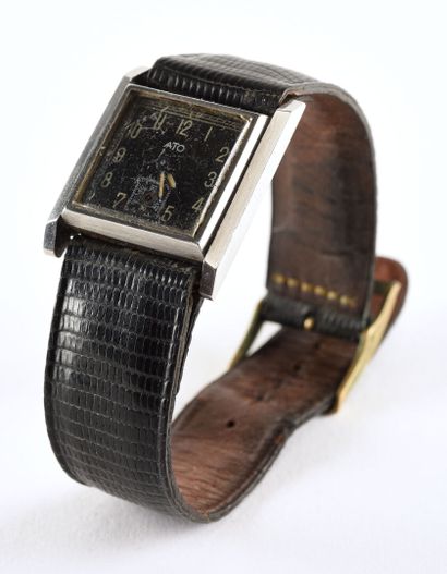 ATO Vers 1930 Elegant steel case, square case with cut sides with a hinged caseband...