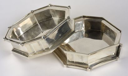 ANDRÉ AUCOC (1856-1911) Pair of octagonal silver dishes 950/1000 with removable silver...