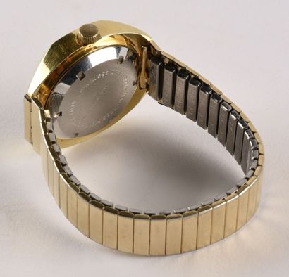 VULCAIN "Jumping Hours" vers 1970 Montre bracelet en métal plaqué, boitier coussin...