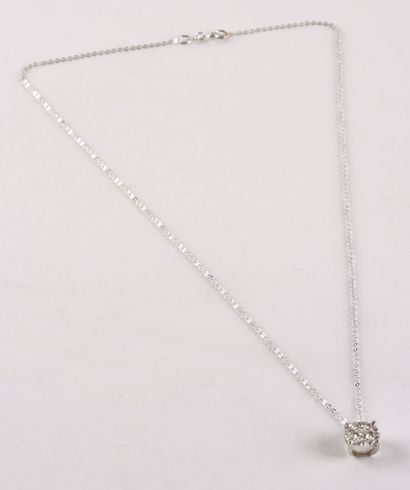 null Chain and pendant in white gold 18K (750 thousandths) decorated with a diamond...