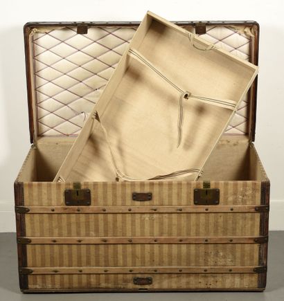LOUIS VUITTON Wooden mail trunk, lined with a striped canvas, the edges in leather....