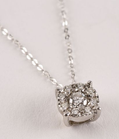 null Chaine et pendentif en or gris 18K (750 millièmes) orné d'un diamant de taille...