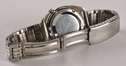 SEIKO 5 vers 1970 Steel bracelet watch, brushed cushion case with straight horns...