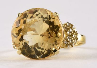 null Ring in yellow gold 18K (750 thousandths) decorated with a round faceted citrine...