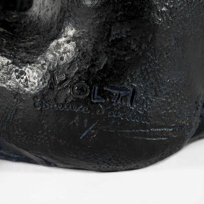 ANTONIUCCI VOLTI (1915-1989) Souvenir. 

Bronze à patine noire nuancée bleue. 

Signé...