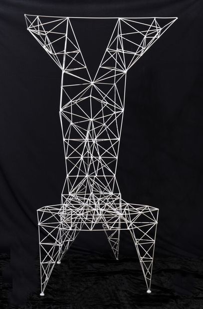 TOM DIXON (1959) Chaise "Pylon Chair". 

Structure en fils de fer laqués blanc.

Circa...