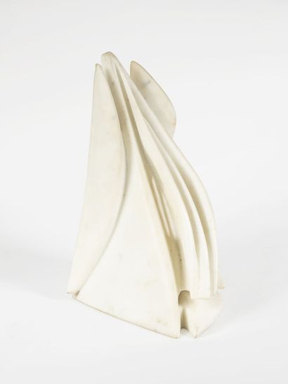 PABLO ATCHUGARRY (1954) Untitled. 

Carrara marble, signed on the base. 

30 x 19...