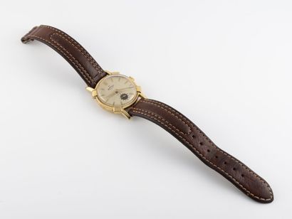 CONTINENTAL-DEAUVILLE WATCH &Co- vers 1955 Montre bracelet en métal plaqué, boitier...