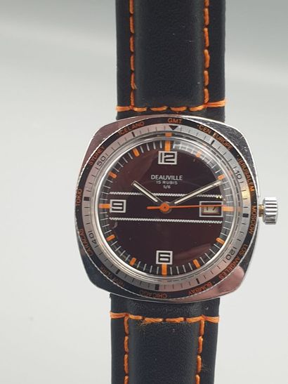 DEAUVILLE "GMT" vers 1975. Montre bracelet en acier, boitier coussin, lunette GMT...