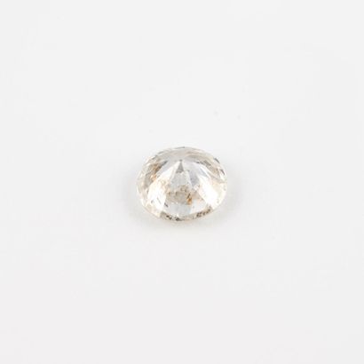 null Un diamant sur papier de taille ancienne calibrant 0,40 carat environ.