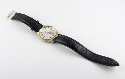 OMEGA Genève ref. 166.041 vers 1970 Montre bracelet en métal plaqué, boitier coussin...