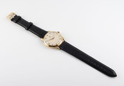 OMEGA "Jumbo" vers 1955 Montre bracelet en or jaune (750), élégant boitier rond à...
