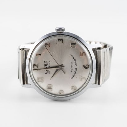 NOVEX De Luxe vers 1960 Montre bracelet en acier, boitier rond à cornes droites,...
