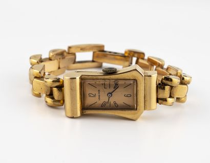 LONGINES "Art Déco" vers 1940 Élégante montre de dame en or jaune (750), boitier...
