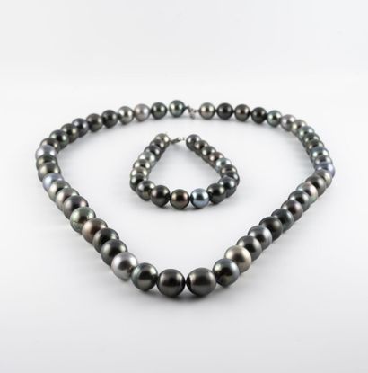 null Demie parure comprenant un collier et un bracelet composés de perles de culture...