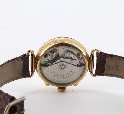 HAMILTON "Pionier" vers 1990 Montre bracelet en métal plaque or jaune, boitier rond...