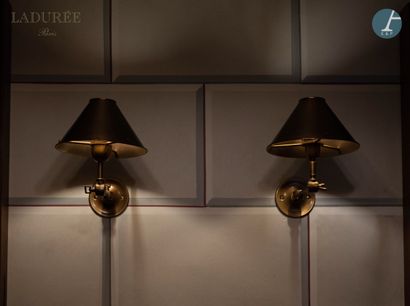 null From the Maison Ladurée - 1st floor.

Lot of eleven brass sconces articulated...