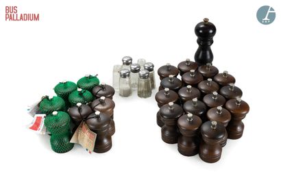 null From the Palladium Bus

Set of 17 wooden pepper mills (used condition)

Set...