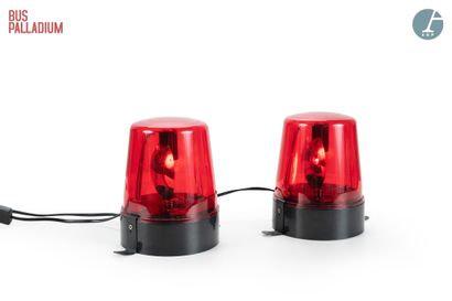 null From the Palladium Bus

Set of two flashing lights

H : 18cm - Diameter : 15cm

A...