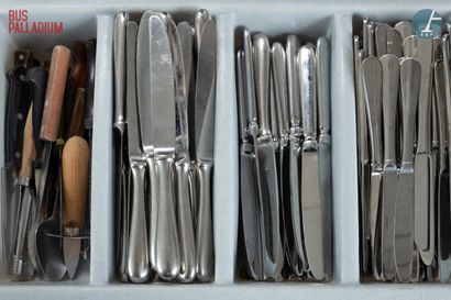 null From the Palladium Bus

Set of stainless steel cutlery

About 100 large forks,...