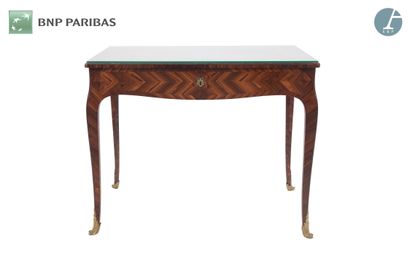 null Rectangular table in rosewood, opening to a lateral drawer, resting on cambered...