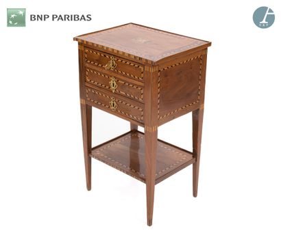 null Mahogany veneer table with boxwood, amaranth and lemon tree marquetry, opening...