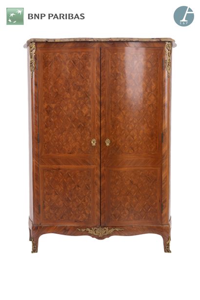 null Cupboard in marquetry of crossbars, the front in crossbow opening to two leaves,...