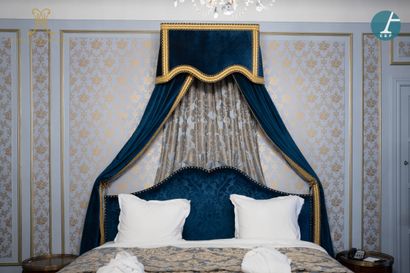 null From the Presidential Suite (2nd floor) of the Metropole Hotel (Brussels): 
Headboard...