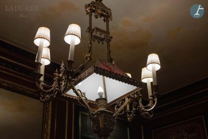 null From the Maison Ladurée - Library

Important gilt bronze chandelier with six...