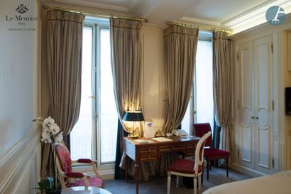 null From the Hotel Le Meurice - Room 421

House RUBELLI
A pair of curtains in beige...