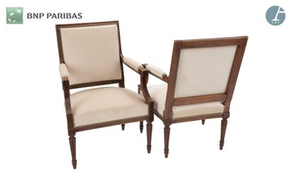 null Set of three armchairs in molded and carved natural wood, beige velvet trim.
Louis...
