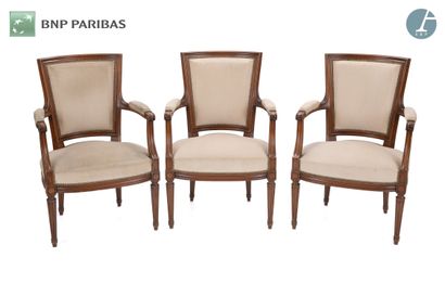 null Set of three cabriolet armchairs,
Structure in natural wood molded and carved,...