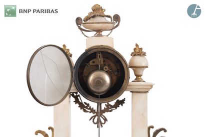 null Portico clock in white marble and gilded bronze, with two scroll-shaped uprights;...