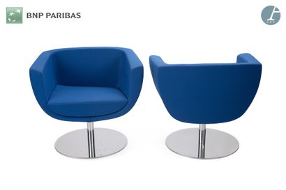 null KASTEL PUBLISHER
Pair of swivel armchairs.
Seats upholstered in blue fabric.
The...