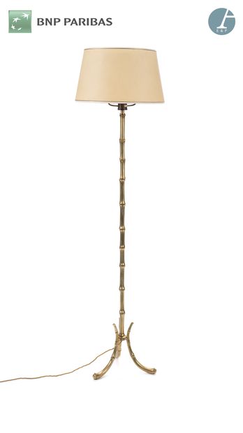 null IN THE TASTE OF THE HOUSE RINGS
Tripod floor lamp in bronze with the imitation...