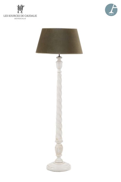null From Sources de Caudalie
Strong lot of lightings including :
a floor lamp with...